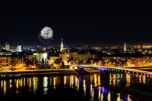 NEZAPAMĆENA POSEĆENOST: Oko 50.000 ljudi na DOČEKU 2018. u Novom Sadu!