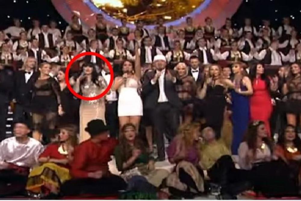 HAJDE ONDA DA UKINEMO FILMOVE SA ČKALJOM! Oglasila se TV Prva povodom vaskrsnuća Jelene Marjanović i Đoše u novogodišnjem programu!