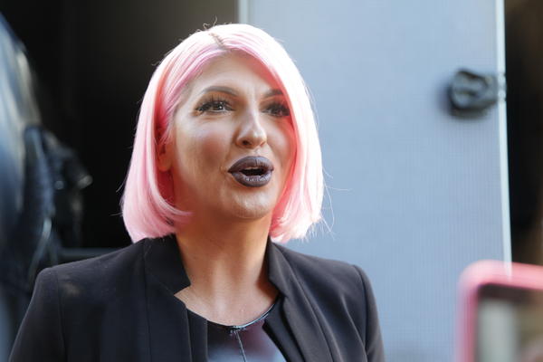 OD JK SMO VIDELI SVE, ALI SAD JE PREVAZIŠLA SEBE: U zanosu nastupa, pokazala prisutnima NEŠTO SKANDALOZNO! (VIDEO)