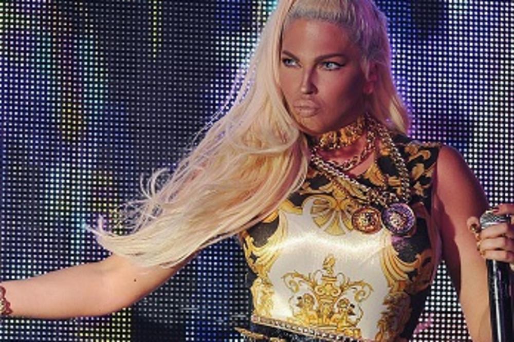 Karleuša pokazala GOLU ZADNJICU I ŽESTOKO ISPROZIVALA SRBE! (VIDEO)