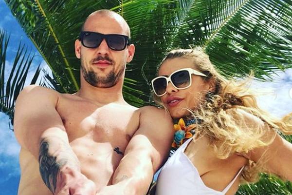 SNEŽIN VRELI PLES NA ZLATIBORU: Borjanova žena izbacila brutalni dekolte, a još kad je pokazala vatrenu drugaricu... (FOTO)