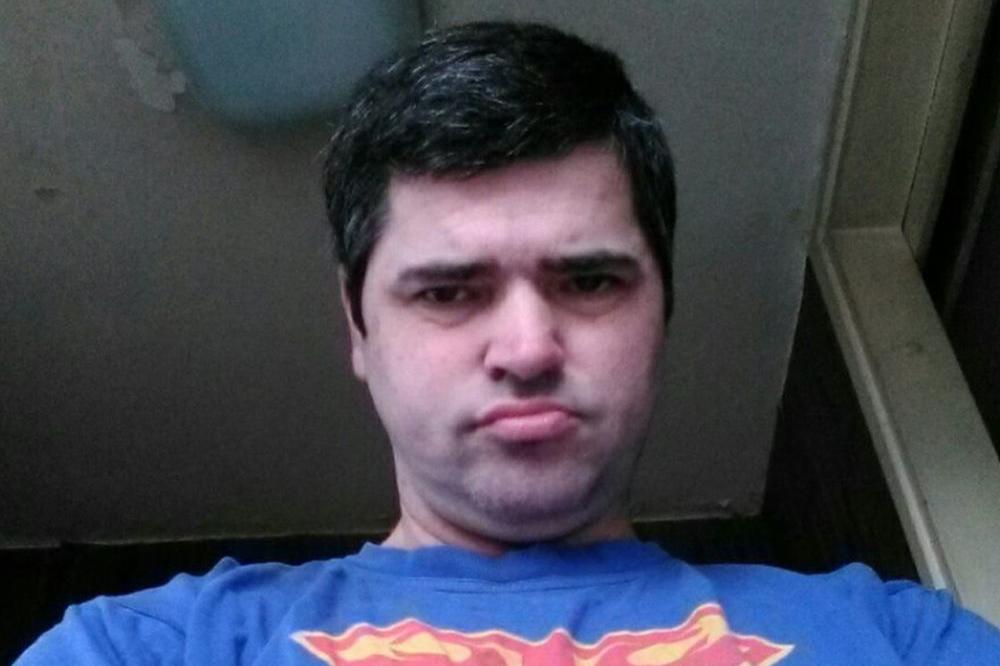 KAD TE UHVATI KONTROLA, KAŽI JA SAM SIROMAŠNA: Kale Beograđanima delio savete, autobus plakao od smeha (VIDEO)