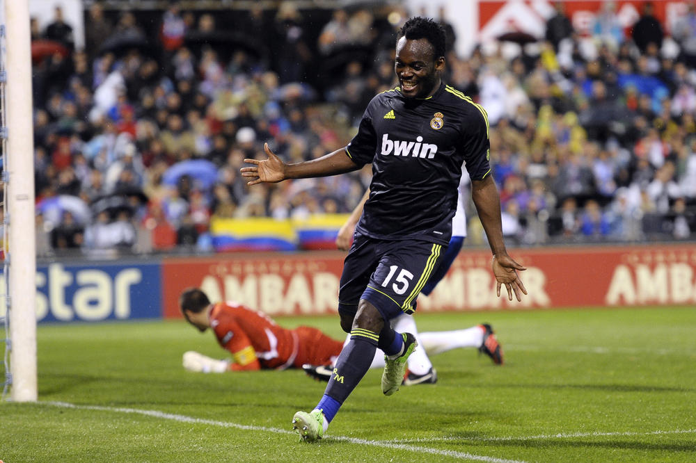 KAO DA JE IZAŠAO IZ FILMA NOĆ ŽIVIH MRTVACA: Smejali ste se Ronaldovoj bisti, a od Esijenove statue ćete se preplašiti! (FOTO)