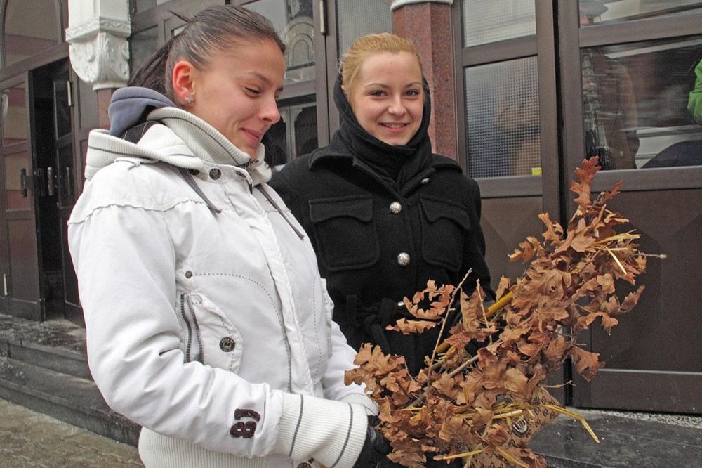 Devojke, ako želite DA SE UDATE, ne zaboravite ovo da uradite na BADNJI DAN! (FOTO) (GIF)