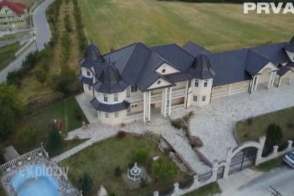 DOBRO DOŠLI U NAJBOGATIJE SELO U SRBIJI! Kupili ga gastajbajteri, kuće sa 30 soba su ovde NORMALNE! (VIDEO)