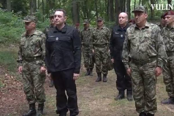VULIN OPET NA UDARU ZBOG UNIFORME: Izvrgavate RUGLU VOJSKU SRBIJE U RIJALITI PROGRAMIMA: Otvoreno pismo obespravljenih srpskih vojnika ministru odbrane