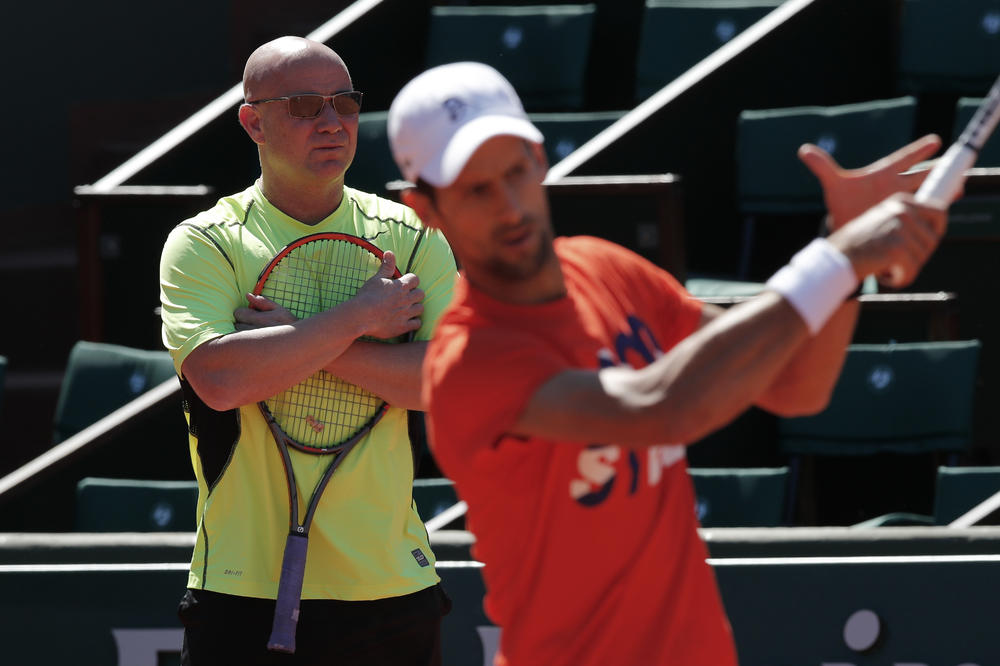 ĐOKOVIĆU JE KARIJERA BILA UGROŽENA: Agasi i Štepanek su pogrešno radili s Novakom!