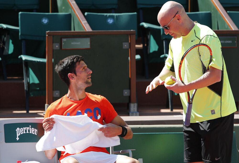 Andre Agasi daje savete Novaku Đokoviću na treningu