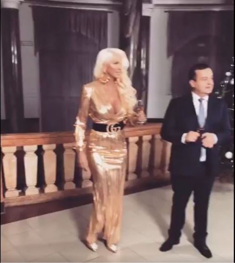 Karleuša i Dačić nazdravljaju 