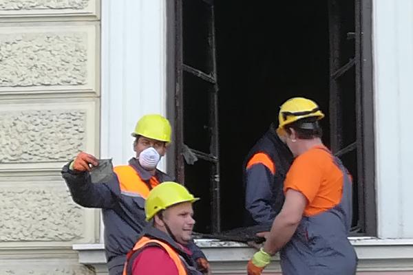 DETALJI POŽARA U NAJSTARIJOJ GIMNAZIJI SRBIJE: Zgradu niko ne čuva, požar podmetnut kao osveta direktorki?