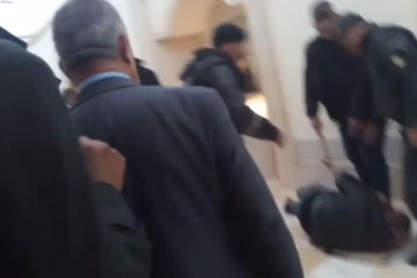 SRPSKI TURISTI U TUNISU PREŽIVELI HOROR! Utrčali su i pesničili sve redom, TU SU BILE I MAJKE SA DECOM! (VIDEO)