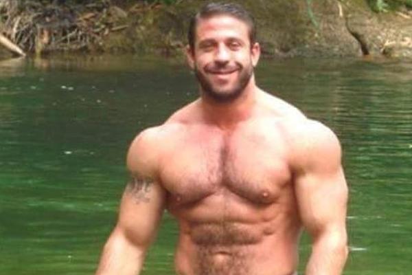 STUDENTI SU OTKRILI VELIKU TAJNU SVOG ZGODNOG PROFE: Igrao je u filmovima za odrasle, ali NE ONIM OBIČNIM!