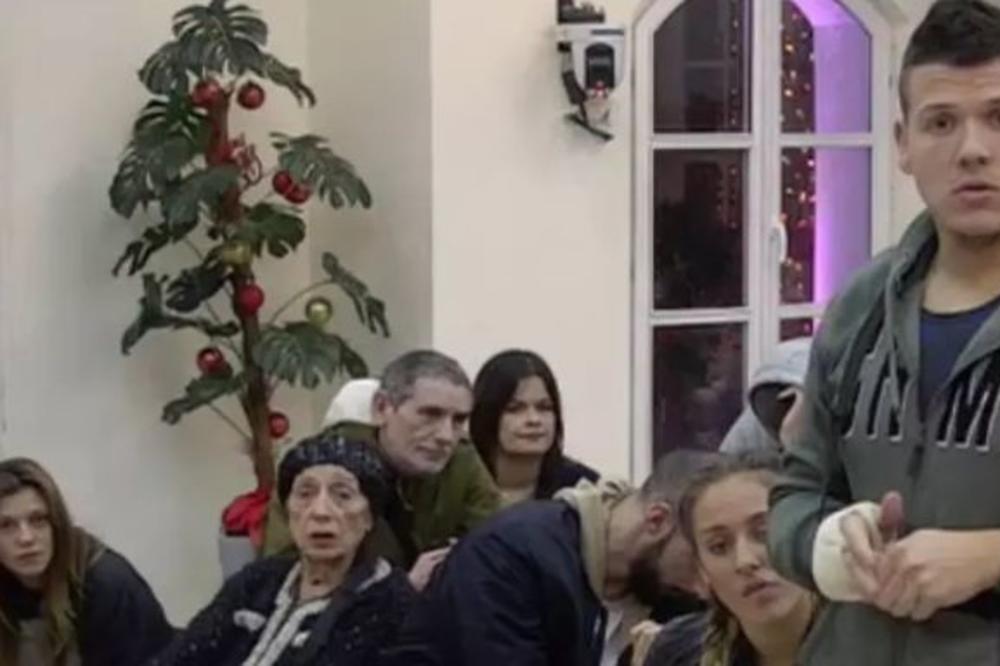 KAKAV FAJT: Kija UDARILA po Slobinom ocu, on skočio i NAPAO NJENU MAJKU! (VIDEO)