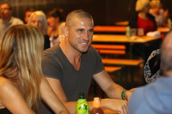 Fudbaler Niša Saveljić ozbiljan je šmeker, ali njegova ĆERKA MANEKENKA OLIČENJE JE SAVRŠENSTVA! A tek da joj vidite tetovažu... Uh! (FOTO)