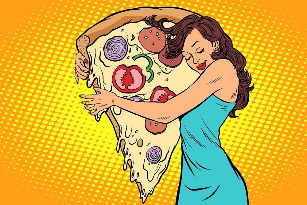 Devojka grli pizzu