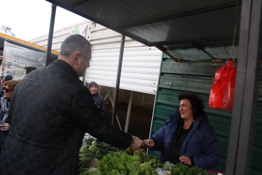 Dragan Šutanovac sa građanima