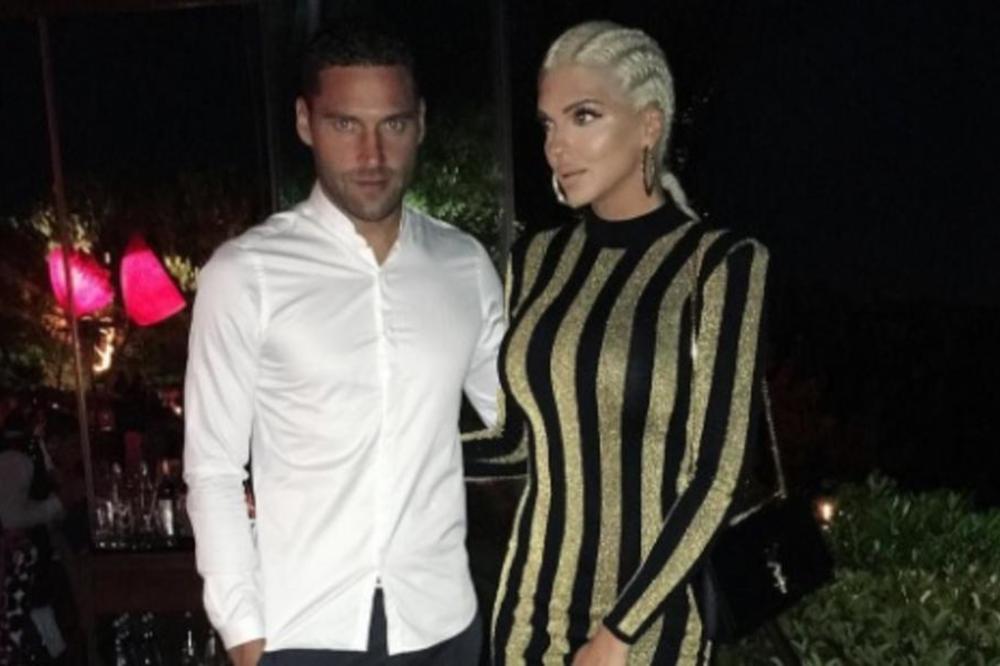 KARLEUŠA NE LEŽI PORED NJEGA! DUŠKO TOŠIĆ NA DAN ZALJUBLJENIH U KREVETU SA NJOM: Fudbaler objavio sliku!(FOTO)