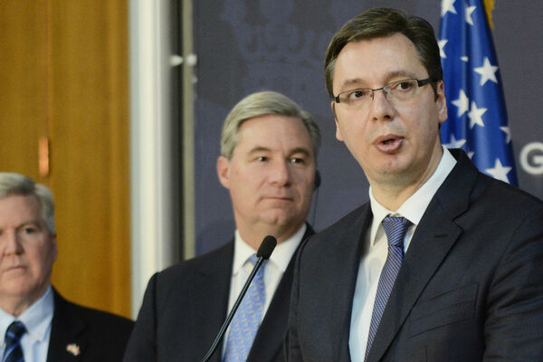 Otkrivamo šta je bilo u VELIKOJ KOVERTI koju je ambasador SAD doneo predsedniku Srbije!