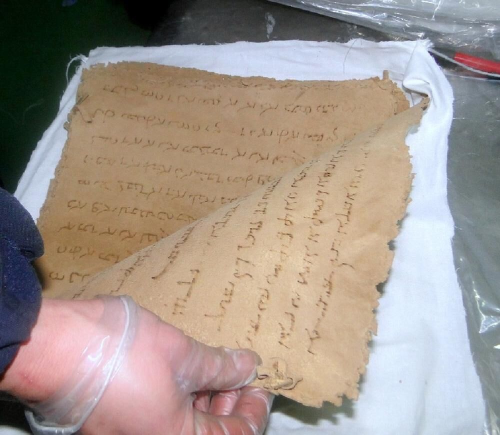 Antikvitet, Pargament, Knjige