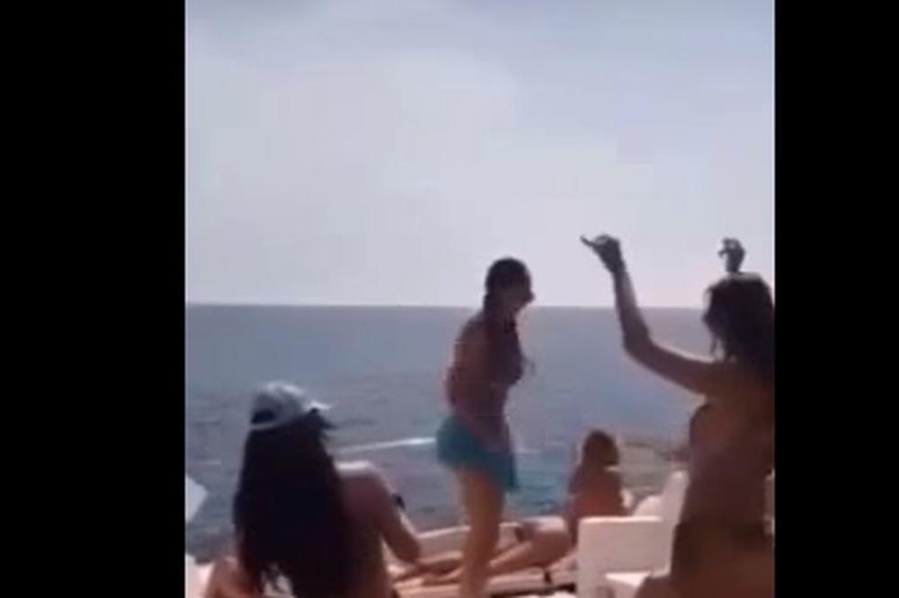 OVOM CRNOGORCU SVI PLAČU OD SMEHA! Đuskali su na jahti, a on je PUSTIO GUSLE! I tu nije kraj! (VIDEO)