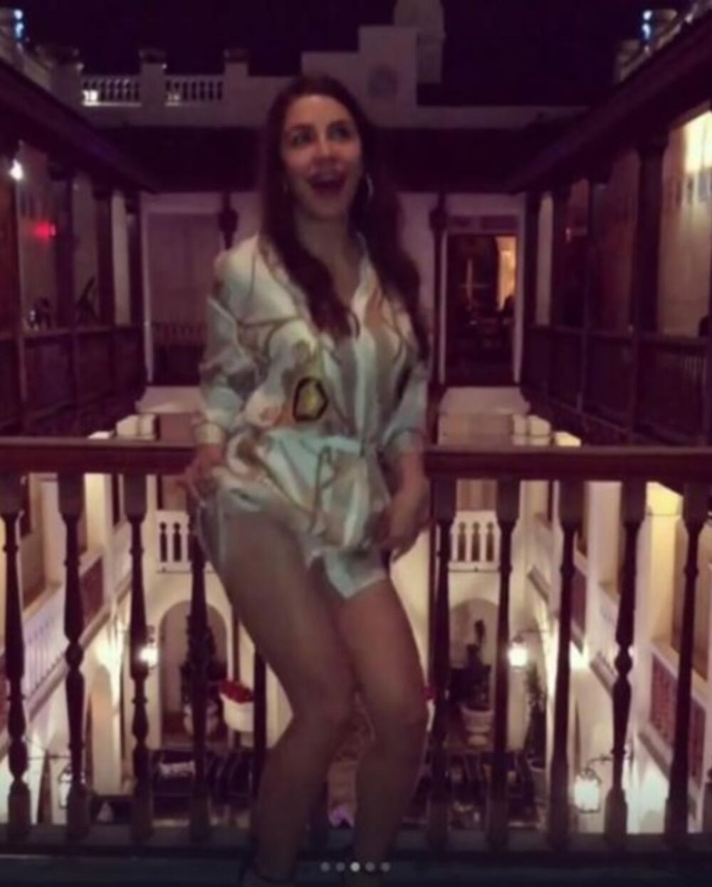 Milica Marjanović zadigla haljinicu