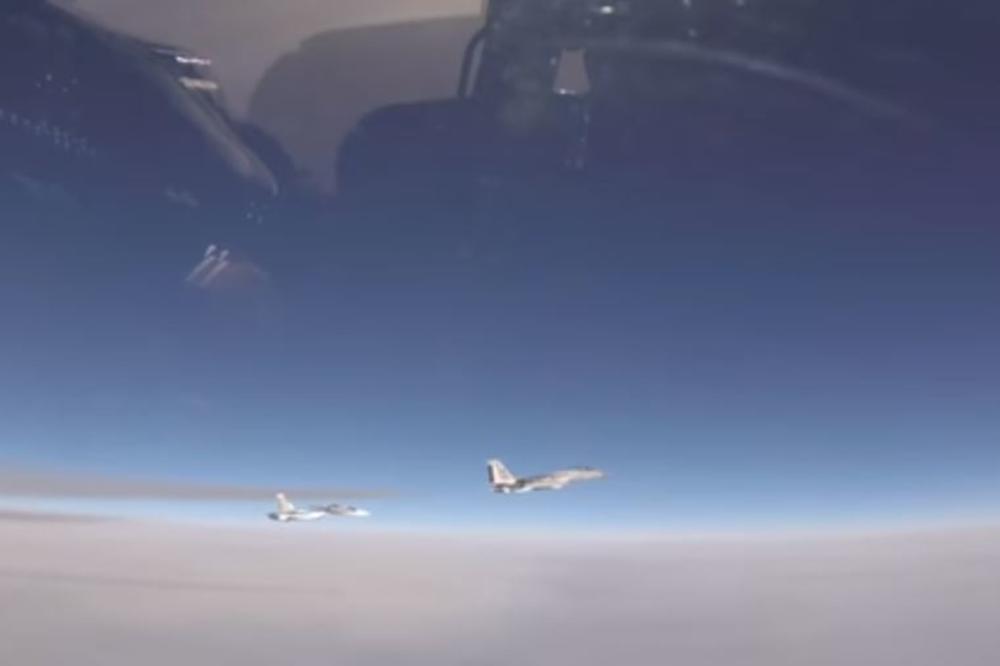 Vrući susret iznad Baltika: Američki F-15 presreo ruski SU-30! (VIDEO)