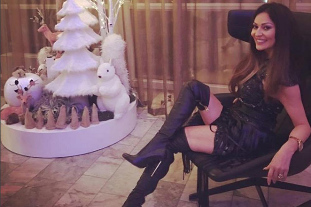 Ovako izgledaju praznici u kući najveće balkanske zvezde: CECA JE NA BADNJE VEČE PODELILA SNIMAK IZ SVOG DOMA (VIDEO)