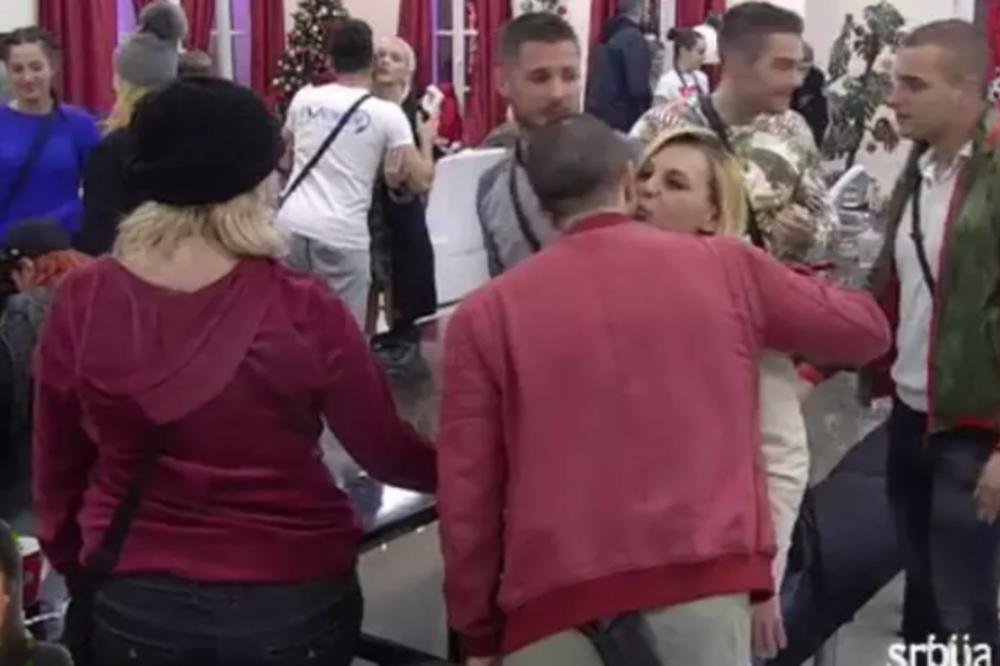 ZADRUGARI DOČEKALI NAJRADOSNIJI HRIŠĆANSKI PRAZNIK, a pala su i neka pomirenja na ovaj sveti dan! (FOTO)