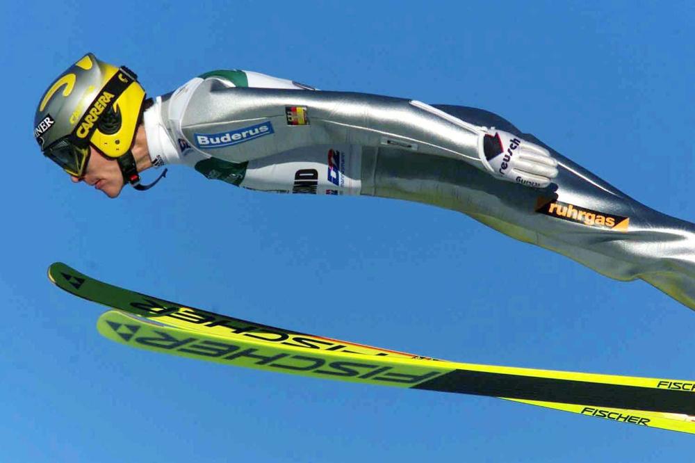 OSVOJIO SVE ČETIRI SKAKAONICE, PA OBOLEO OD TEŠKE BOLESTI: Najpotresnija priča u istoriji ski skokova: Sanjam da letim, ali onda...  (VIDEO)