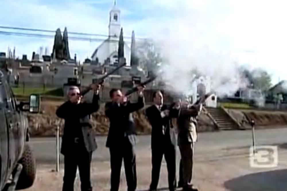 TRESE SE KALIFORNIJA: Srbi iz Amerike za koje zna ceo svet ZAPUCALI NA BOŽIĆ! (VIDEO)