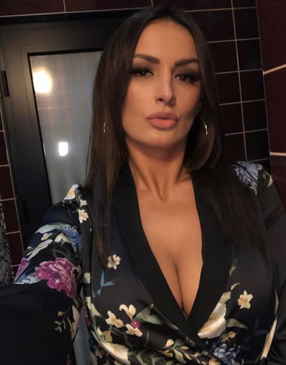 Za razliku od mnogih glavnih lepotica iz regiona, ona nema silikone