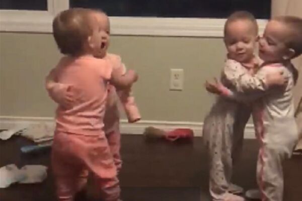 SREĆA, SREĆA, RADOST! Preslatke četvorke su rasplakale svet svojom ljubavlju! (VIDEO)