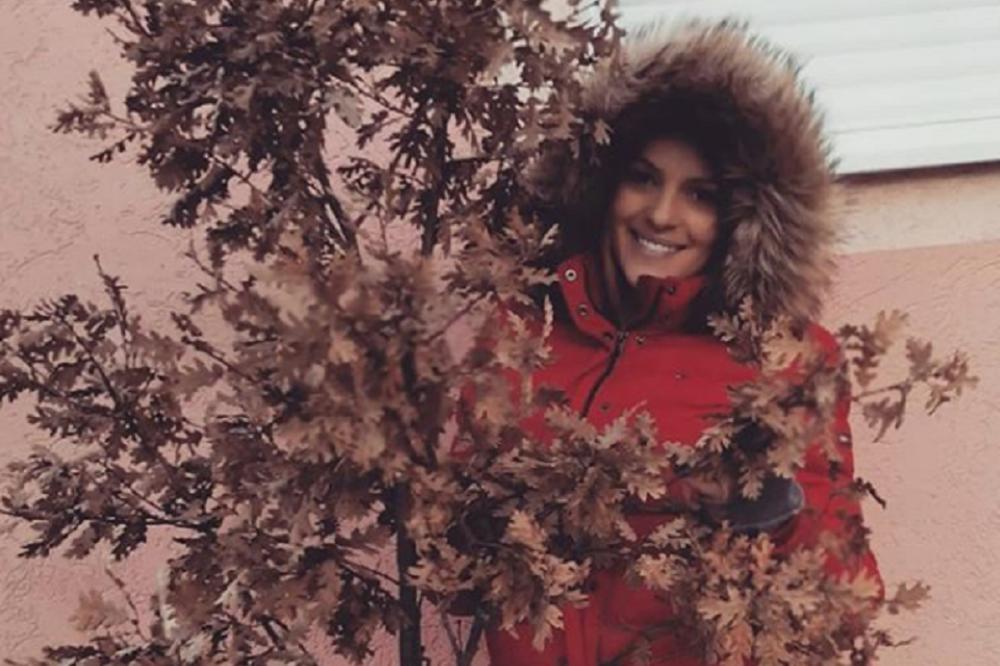 JELENA KOSTOV PROSLAVILA BOŽIĆ SA PORODICOM: Išla sam sa ocem po Badnjak, bilo je jako emotivno!