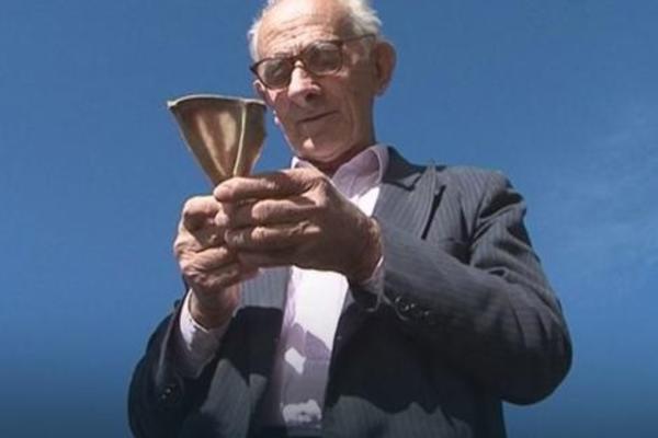 TUMAČ ZNAKOVA! Deda Radomir u JAGNJEĆOJ PLEĆKI video kraj rata! (VIDEO)