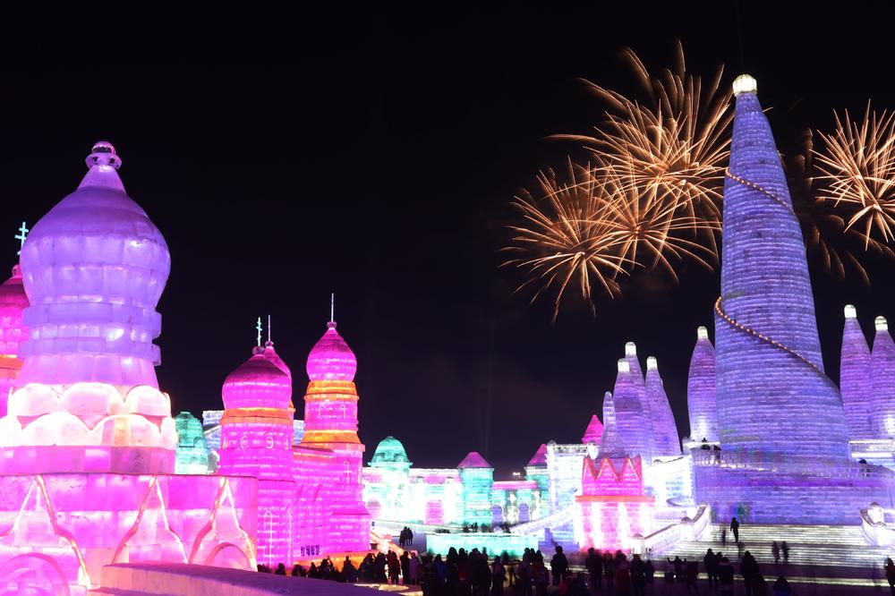 LEDENA ZEMLJA ČUDA: Prošetajte grandioznim festivalom ledenih skulptura u Kini! (VIDEO)