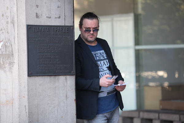 ŽELJKO ŠAŠIĆ UHVAĆEN U JAVNOJ KUĆI U BEČU! Čest je GOST, ostaje po celu NOĆ, a diskrecija je ZAGARANTOVANA