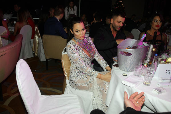 KAO KLONIRANE, A NI JEDNA NIJE DELO MAJKE PRIRODE:  Niko ne zna SESTRU Tamare Đurić koja izgleda da čovek ne poveruje! (FOTO)