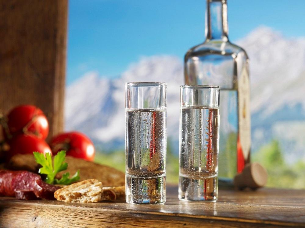 10 stvari koje rakija leči brže od svih lekova!