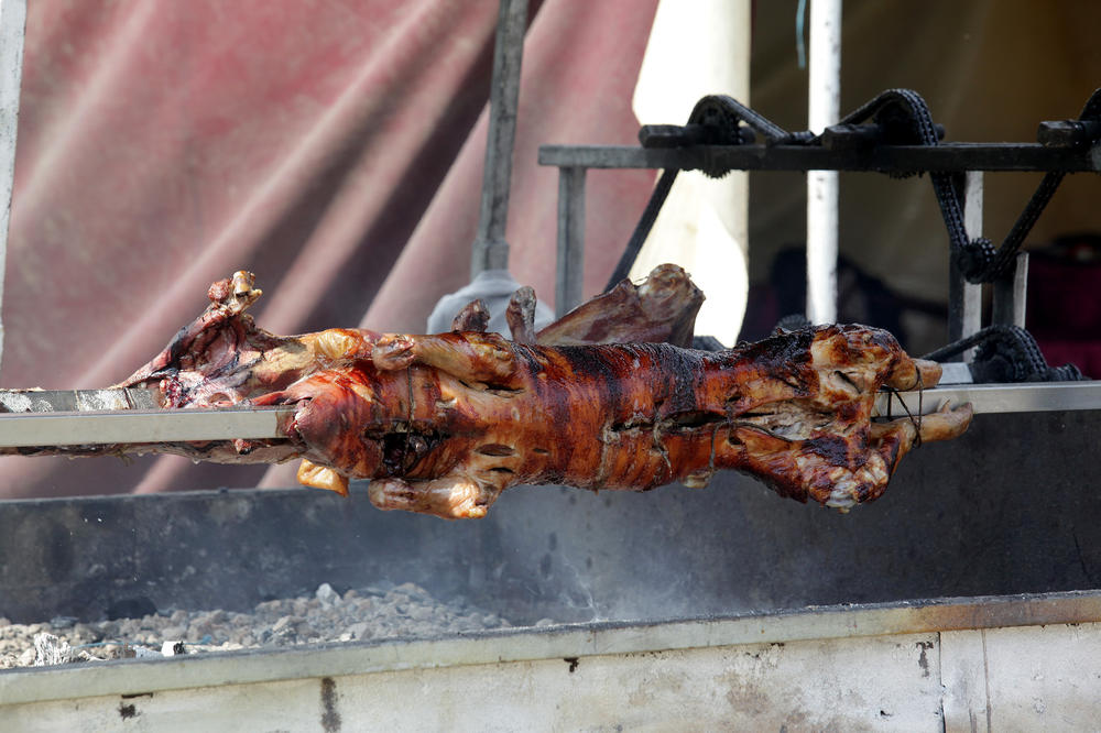 ZA SRPSKU NOVU GODINU VRSTA OVOG MESA SE NIKAKO NE JEDE: Postoji STROGO pravilo koje svaki DOMAĆIN mora ispoštovati