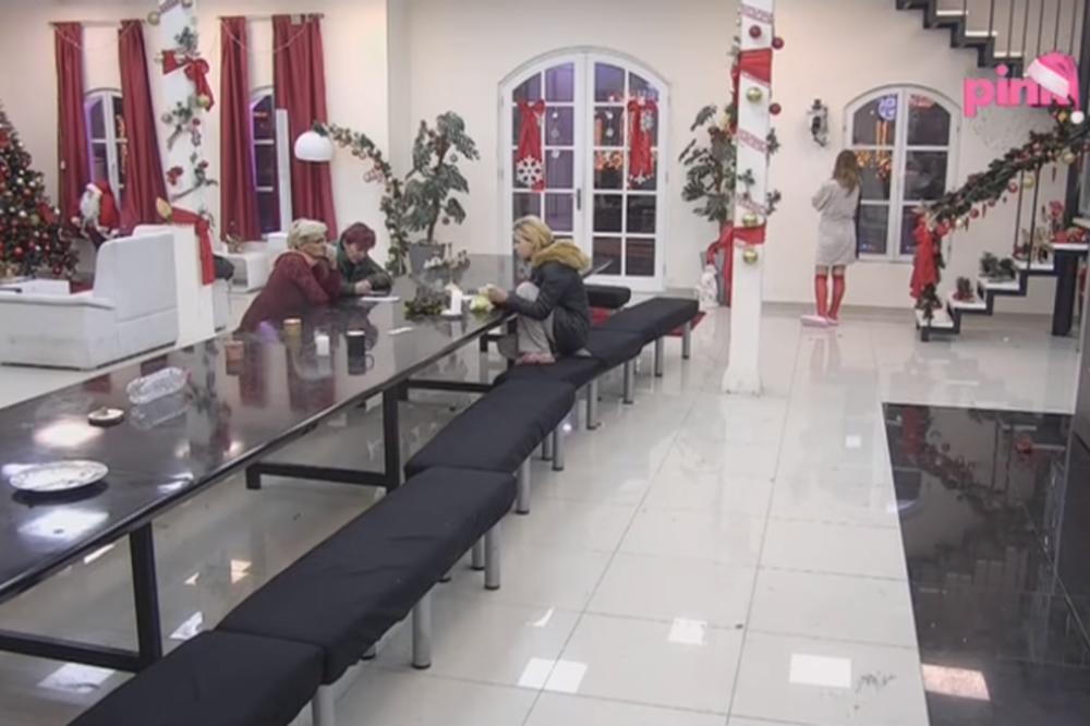 NE ZNA SE KO JE ODVRATNIJI: Bora VRŠIO NUŽDU dok je Maca stajala pored njega, a onda je ona uradila nešto još GADNIJE! (VIDEO)