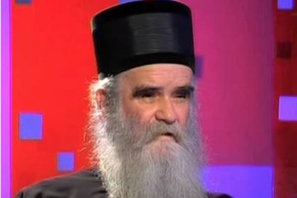 PRIVEDEN I ROĐENI BRAT MITROPOLITA AMFILOHIJA: Sveštenik Rade Radović na informativnom razgovoru u policiji!