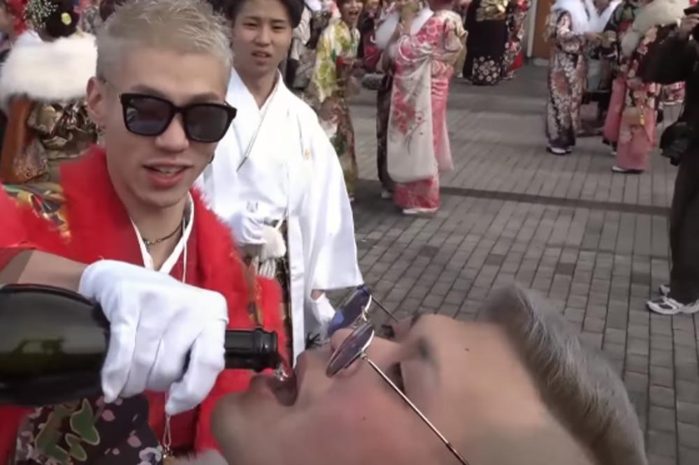 OPIJANJE NA ULICI U TRADICIONALNIM NOŠNJAMA: Ovako se u Japanu proslavlja punoletstvo! (VIDEO)