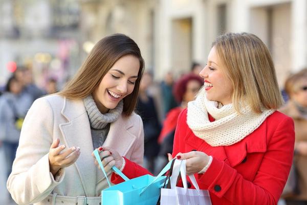 OBUKLA JE OVE PANTALONE I SVI SU SE OKRETALI ZA NJOM: Ovo je razlog!