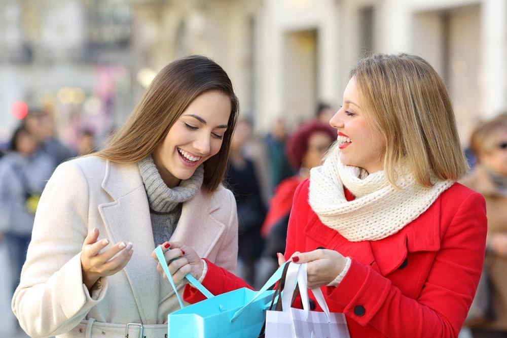 OBUKLA JE OVE PANTALONE I SVI SU SE OKRETALI ZA NJOM: Ovo je razlog!