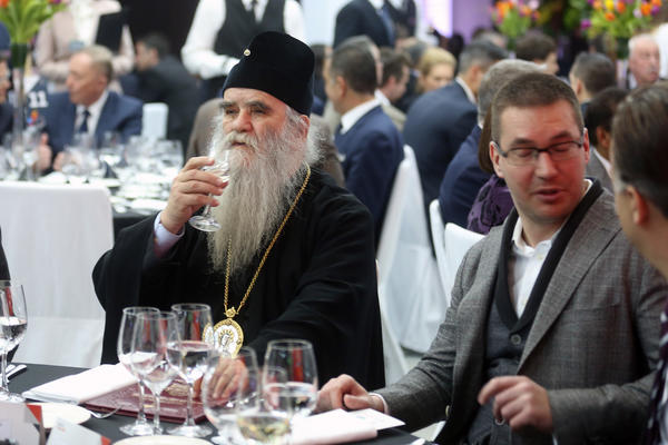 NE LJUTIM SE ŠTO ME ZOVU RISTO SOTONA, DA PODRŽAVAM ABORTUS SAD NE BI PRIČAO S VAMA, JER SAM BIO 5. DETE! Ekskluzivni intervju Amfilohija Radovića!