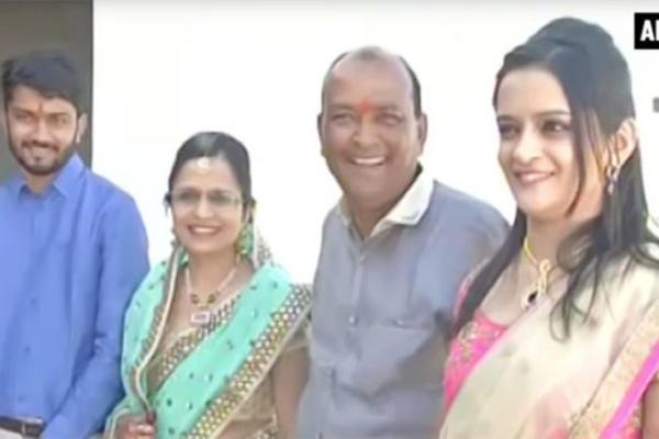 NAJČUDNIJE VENČANJE IKADA! Tajkun izgradio 90 kuća za beskućnike, a ceremoniju koju je napravio za ćerku ne možete da zamislite ni u najluđim snovima! (VIDEO)