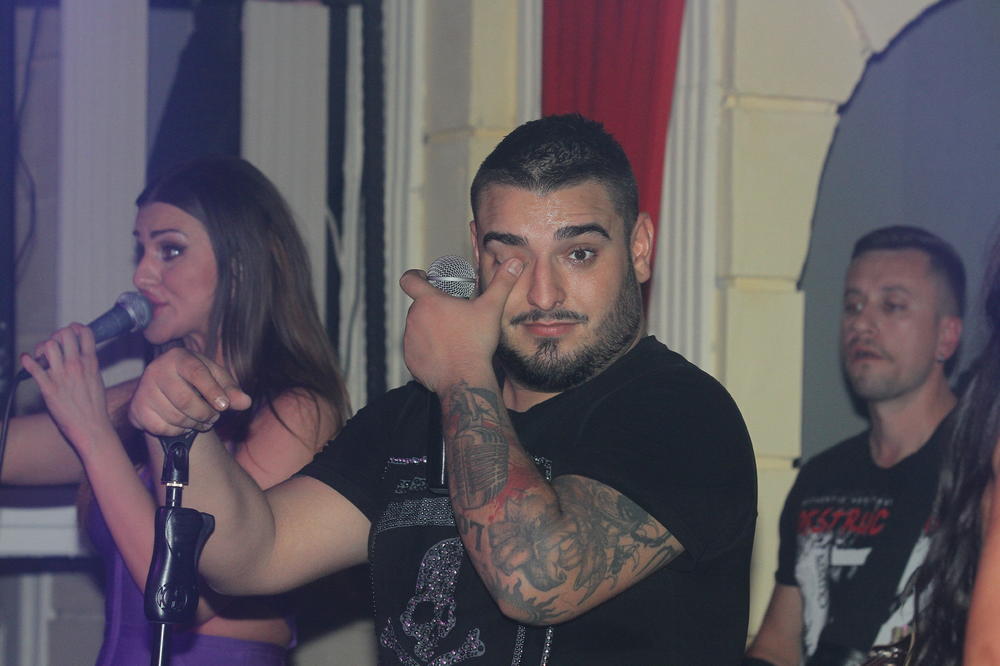 MOJE DETE JE NORMALNO, ŠTA PRIČATE! MAJKA DARKA LAZIĆA U ŠOKU ZBOG SKANDALOZNOG SNIMKA!