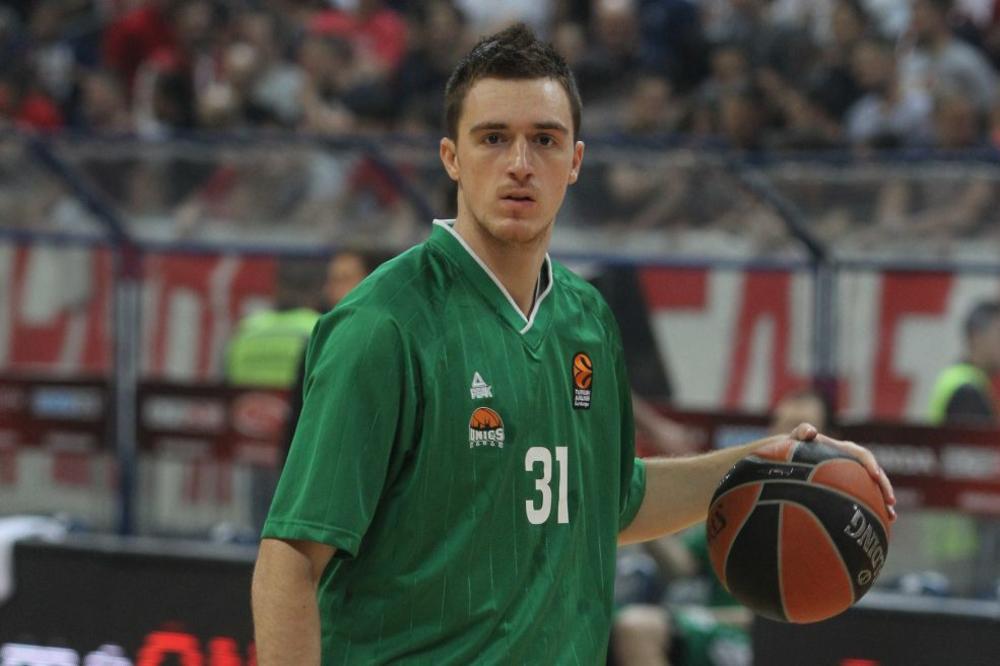 DULETOVI UČENICI UNIŠTILI BIVŠI VUJOŠEVIĆEV KLUB: Anđušić tukao, a Lazme dotukao!