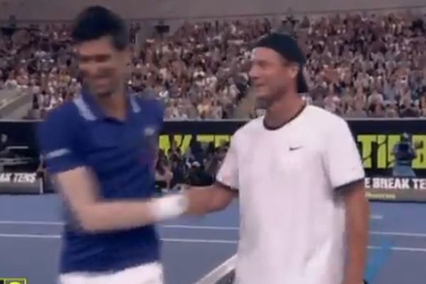 PENZIONER POČISTIO ĐOKOVIĆA: Srbin 4 sata posle povratka na teren igrao još jedan meč i izgubio! (VIDEO)