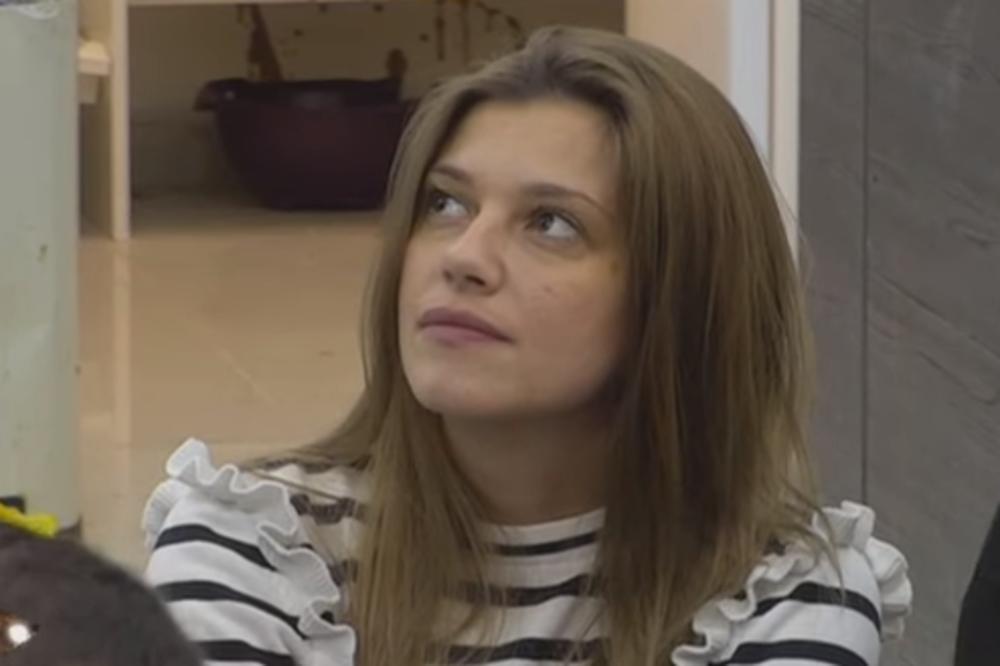 KIJINA MAJKA MORA ĆERKI DA SAOPŠTI DA JOJ JE OTAC PREMINUO: Poslala je nesvakidašnju molbu produkciji!